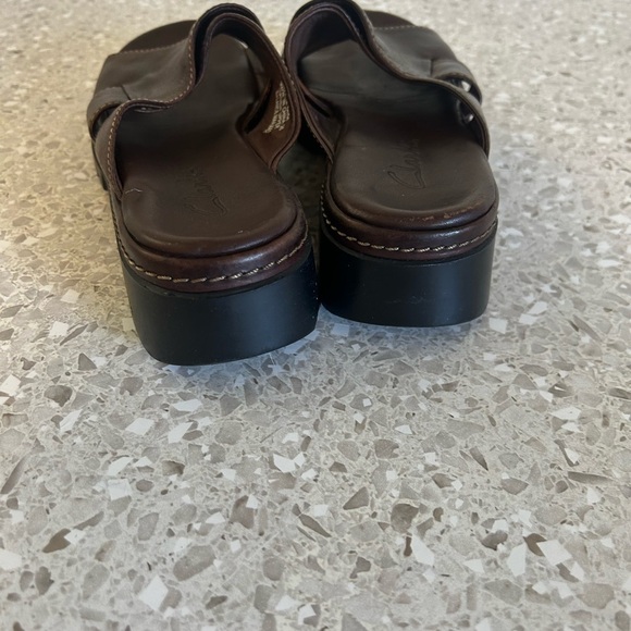 Clarks Womens 8 1/2 chocolate Brown Leather
Slides Wedge Sandals Open Toe Shoe - Picture 4 of 10